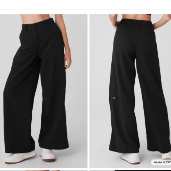 ALO Yoga Pants - Elegant Black Textured Fabric
